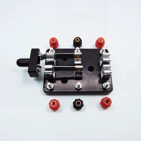 Переключатель двухполюсный (демонстрационный)